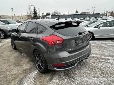 2017 Ford Focus ST 6-SPD/NAVIGATION/BACK UP CAMERA/SUNROOF/FINAN - Photo 16