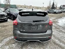 2017 Ford Focus ST 6-SPD/NAVIGATION/BACK UP CAMERA/SUNROOF/FINAN - Photo 17