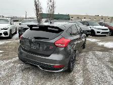 2017 Ford Focus ST 6-SPD/NAVIGATION/BACK UP CAMERA/SUNROOF/FINAN - Photo 18