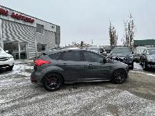 2017 Ford Focus ST 6-SPD/NAVIGATION/BACK UP CAMERA/SUNROOF/FINAN - Photo 20