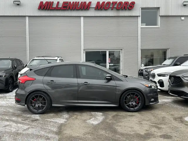 2017 Ford Focus ST 6-SPD/NAVIGATION/BACK UP CAMERA/SUNROOF/FINAN - Photo 21