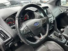 2017 Ford Focus ST 6-SPD/NAVIGATION/BACK UP CAMERA/SUNROOF/FINAN - Photo 25