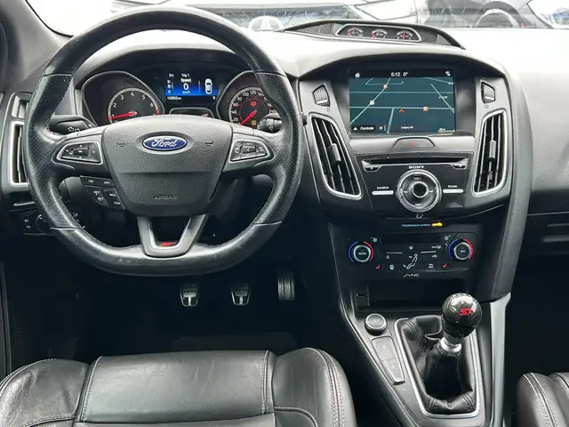 2017 Ford Focus ST 6-SPD/NAVIGATION/BACK UP CAMERA/SUNROOF/FINAN - Photo 27