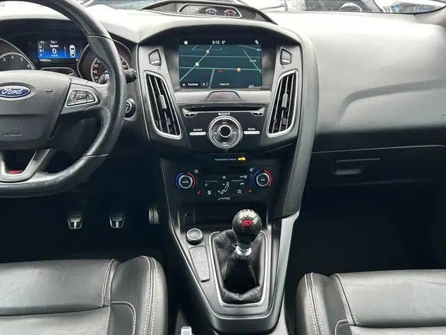 2017 Ford Focus ST 6-SPD/NAVIGATION/BACK UP CAMERA/SUNROOF/FINAN - Photo 28
