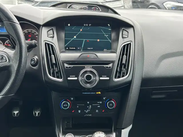 2017 Ford Focus ST 6-SPD/NAVIGATION/BACK UP CAMERA/SUNROOF/FINAN - Photo 29