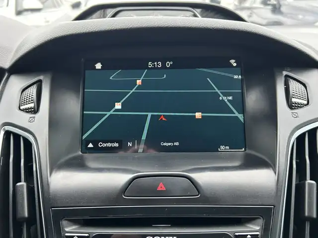 2017 Ford Focus ST 6-SPD/NAVIGATION/BACK UP CAMERA/SUNROOF/FINAN - Photo 30