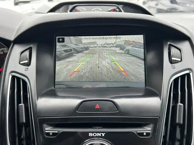 2017 Ford Focus ST 6-SPD/NAVIGATION/BACK UP CAMERA/SUNROOF/FINAN - Photo 31