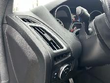 2017 Ford Focus ST 6-SPD/NAVIGATION/BACK UP CAMERA/SUNROOF/FINAN - Photo 34