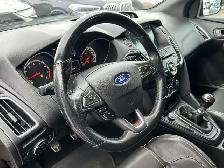 2017 Ford Focus ST 6-SPD/NAVIGATION/BACK UP CAMERA/SUNROOF/FINAN - Photo 36