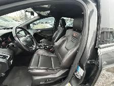 2017 Ford Focus ST 6-SPD/NAVIGATION/BACK UP CAMERA/SUNROOF/FINAN - Photo 37