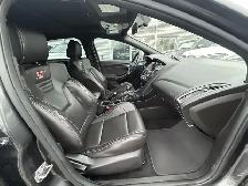 2017 Ford Focus ST 6-SPD/NAVIGATION/BACK UP CAMERA/SUNROOF/FINAN - Photo 43