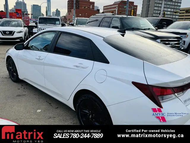 2022 Hyundai Elantra SEL - Photo 16