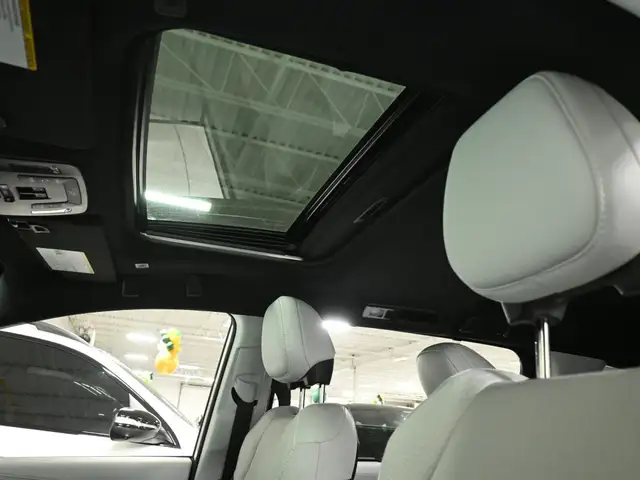 2025 Toyota SIENNA HYBRID XSE No Accident Sunroof Digital Dash W - Photo 21