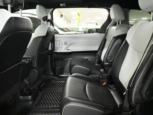 2025 Toyota SIENNA HYBRID XSE No Accident Sunroof Digital Dash W - Photo 23