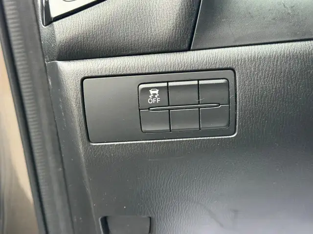 2014 Mazda MAZDA3 GS-SKYGREAT FUEL ECONOMY - Photo 23