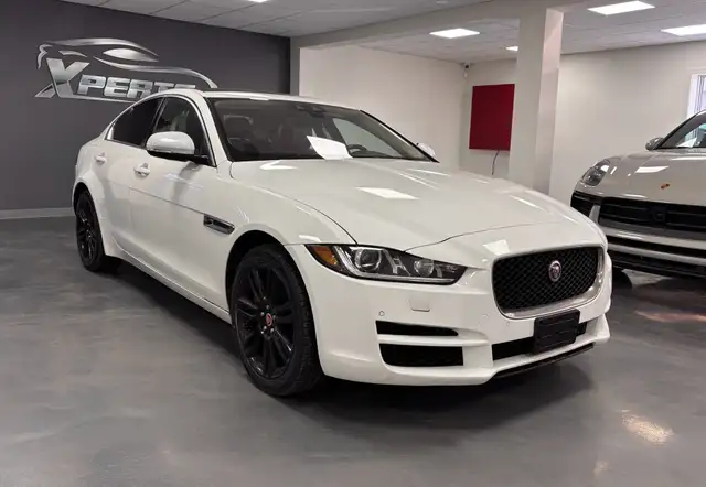 2018 Jaguar XE 25t AWD Prestige - Photo 2