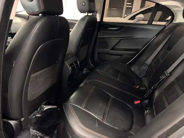 2018 Jaguar XE 25t AWD Prestige - Photo 14