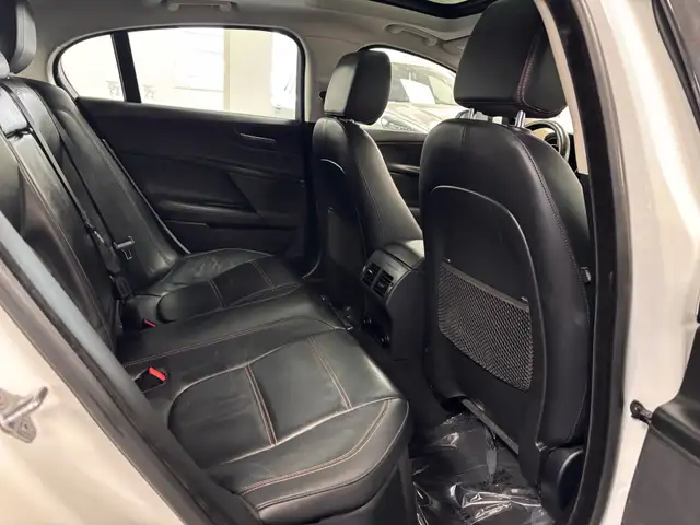 2018 Jaguar XE 25t AWD Prestige - Photo 17