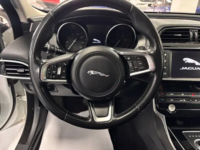 2018 Jaguar XE 25t AWD Prestige - Photo 19