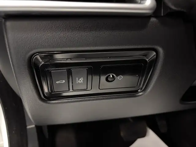 2018 Jaguar XE 25t AWD Prestige - Photo 20