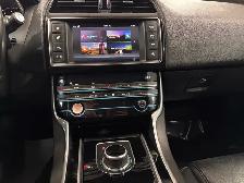 2018 Jaguar XE 25t AWD Prestige - Photo 24