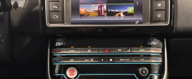 2018 Jaguar XE 25t AWD Prestige - Photo 30
