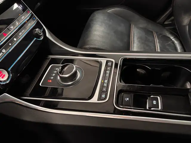 2018 Jaguar XE 25t AWD Prestige - Photo 31
