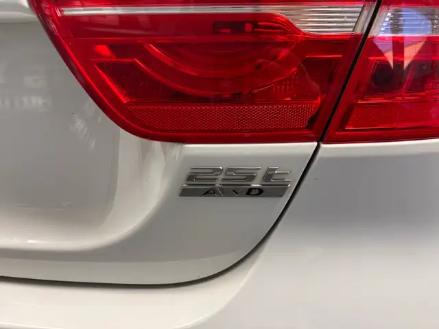 2018 Jaguar XE 25t AWD Prestige - Photo 34