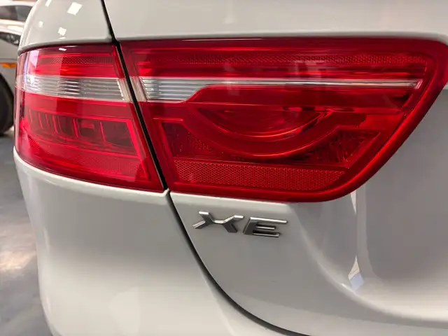 2018 Jaguar XE 25t AWD Prestige - Photo 35