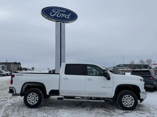 2025 Chevrolet Silverado 3500HD LT / DURAMAX! / HSEATS! / HSTEER - Photo 3