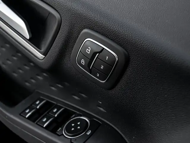 2020 Ford Escape SEL AWD|PANOROOF|HEATED SEAT & STEERING|CRUISE - Photo 13