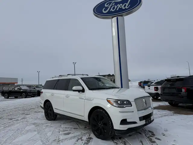 2022 Lincoln Navigator Reserve / LOADED! / HD TOW PKG! / LUX PKG - Photo 2