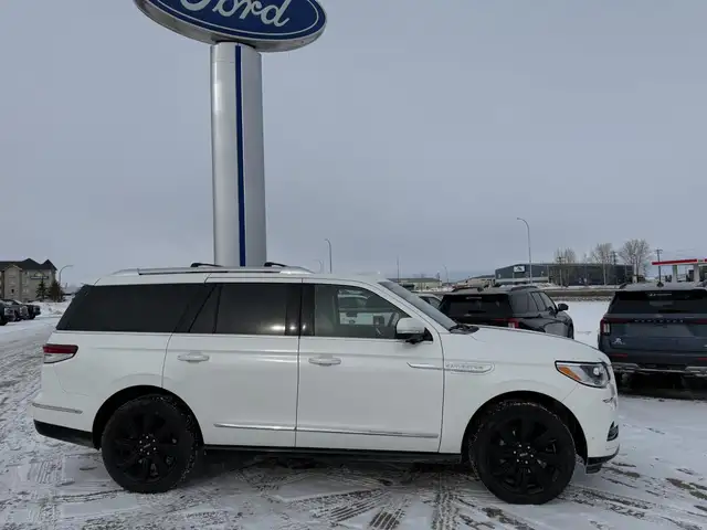 2022 Lincoln Navigator Reserve / LOADED! / HD TOW PKG! / LUX PKG - Photo 3