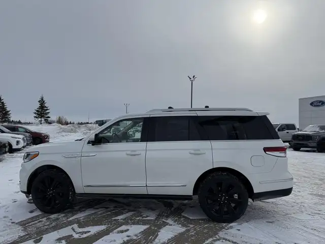 2022 Lincoln Navigator Reserve / LOADED! / HD TOW PKG! / LUX PKG - Photo 6