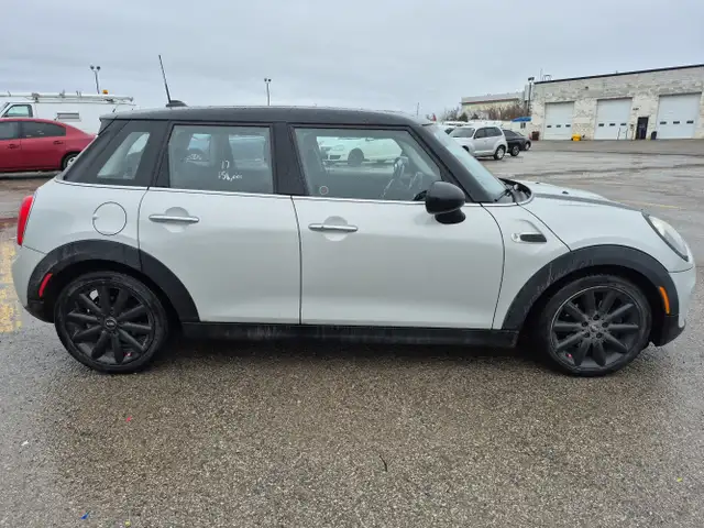 2017 MINI Cooper 5-door - Photo 4