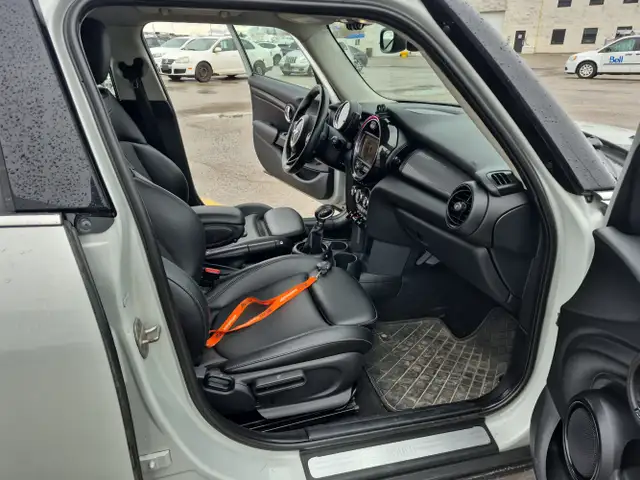 2017 MINI Cooper 5-door - Photo 26