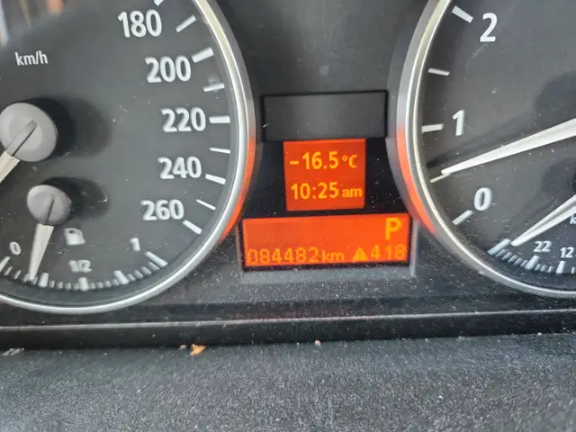 2006 BMW 325i - Photo 10