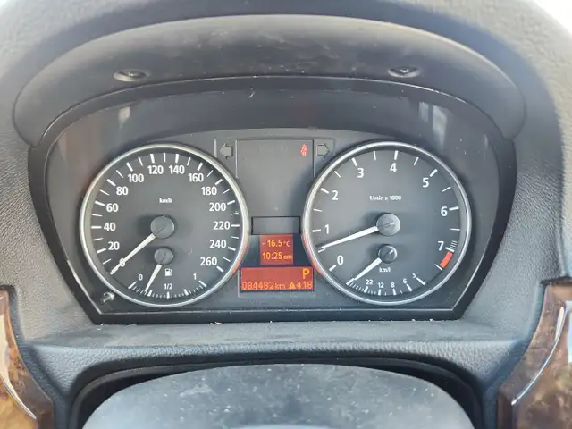 2006 BMW 325i - Photo 11