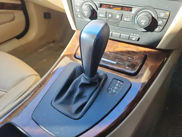 2006 BMW 325i - Photo 14