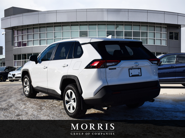 2022 Toyota Rav4 LE - Photo 2