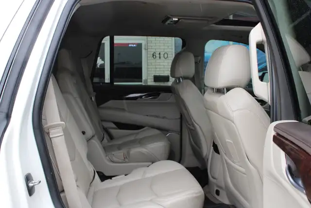 2015 Cadillac Escalade - Photo 16