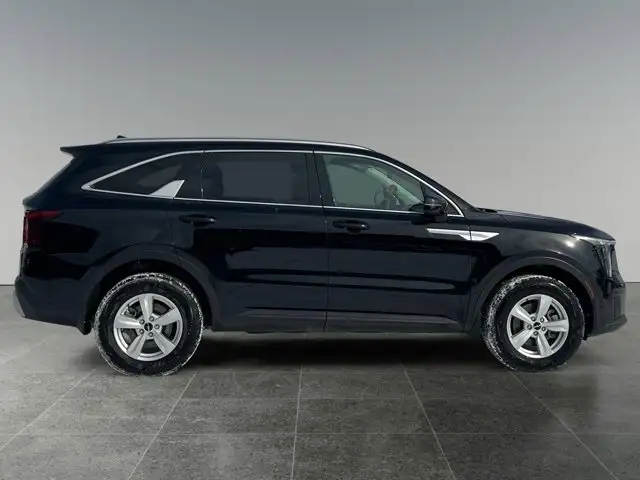 2024 Kia Sorento LX - Photo 8