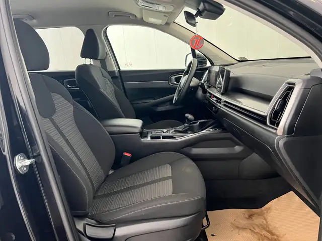 2024 Kia Sorento LX - Photo 13