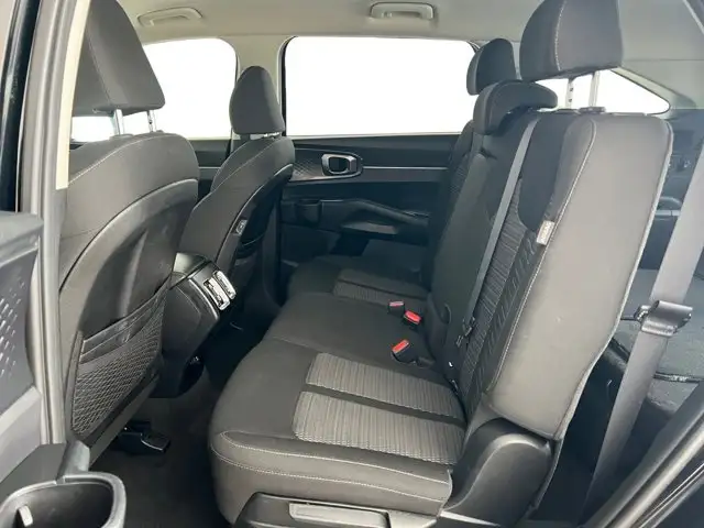 2024 Kia Sorento LX - Photo 14