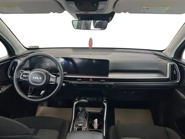 2024 Kia Sorento LX - Photo 15