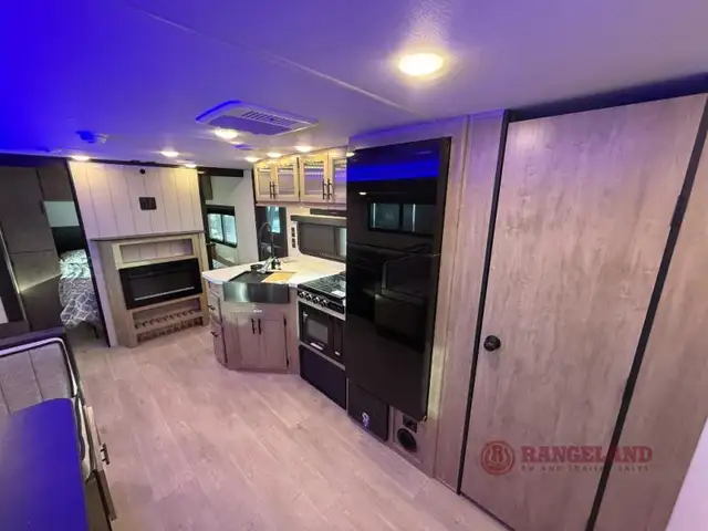 2026 Forest River RV Cherokee Grey Wolf Black Label 26DBHBL - Photo 12