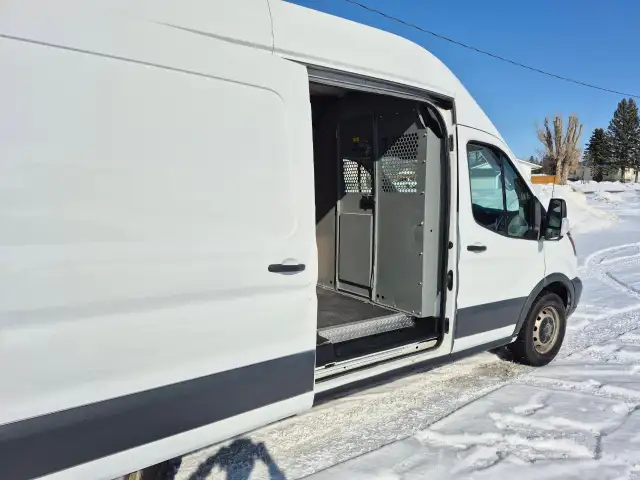 2017 Ford Transit Cargo Van - Photo 9