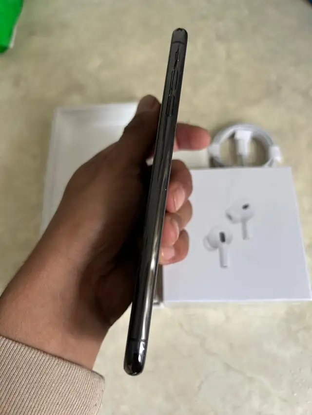 iPhone XS MAX 512GB Mint Condition! - Photo 2