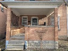 Old South one bedroom upper unit, great location!
