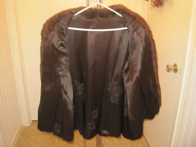 Très beau manteau en fourrure de rat musqué / muskrat fur coat - Photo 3